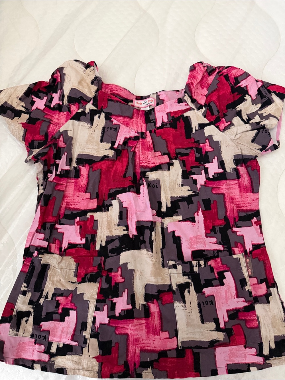 koi Pink & Beige Brushstroke Print Scrub Top